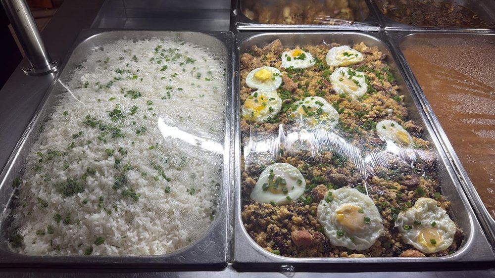 Arroz e farofa com ovos Marina Grill