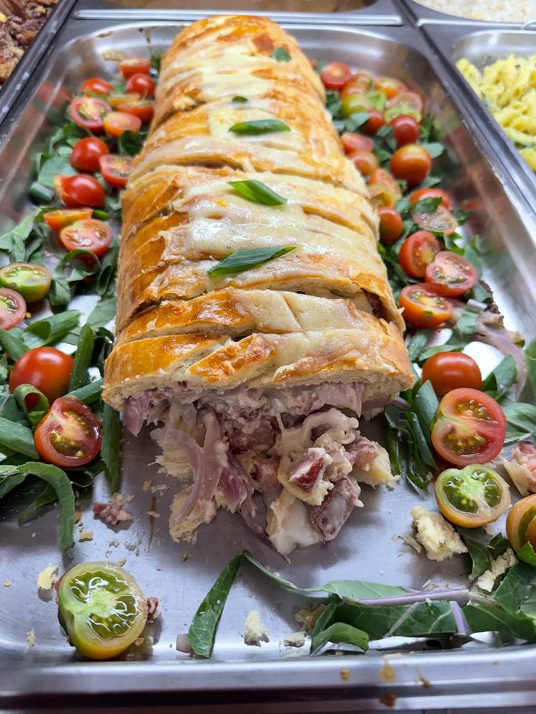 Rocambole com salada Marina Grill